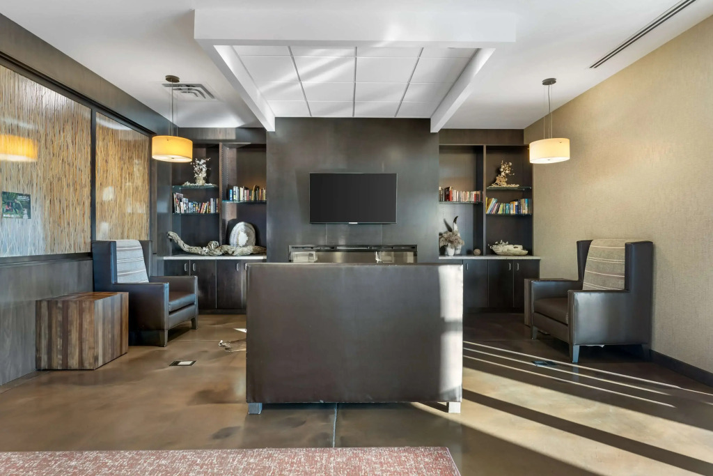Best Western Plus Lakeview Hotel
