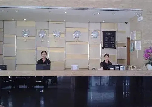 御峰酒店(广州花都大润发店)