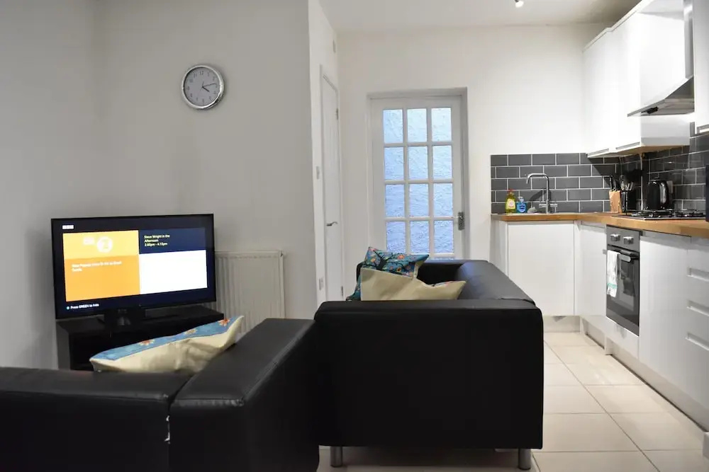 Modern 2 Bedroom House by the Station