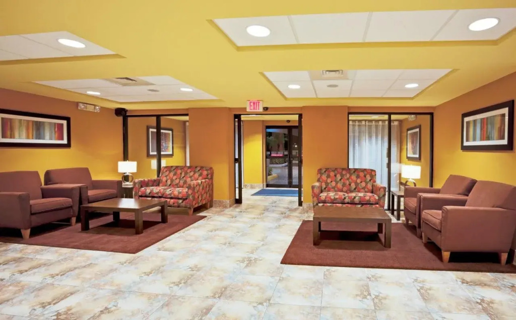 Holiday Inn Express and Suites Fort Lauderdale Airport West by IHG