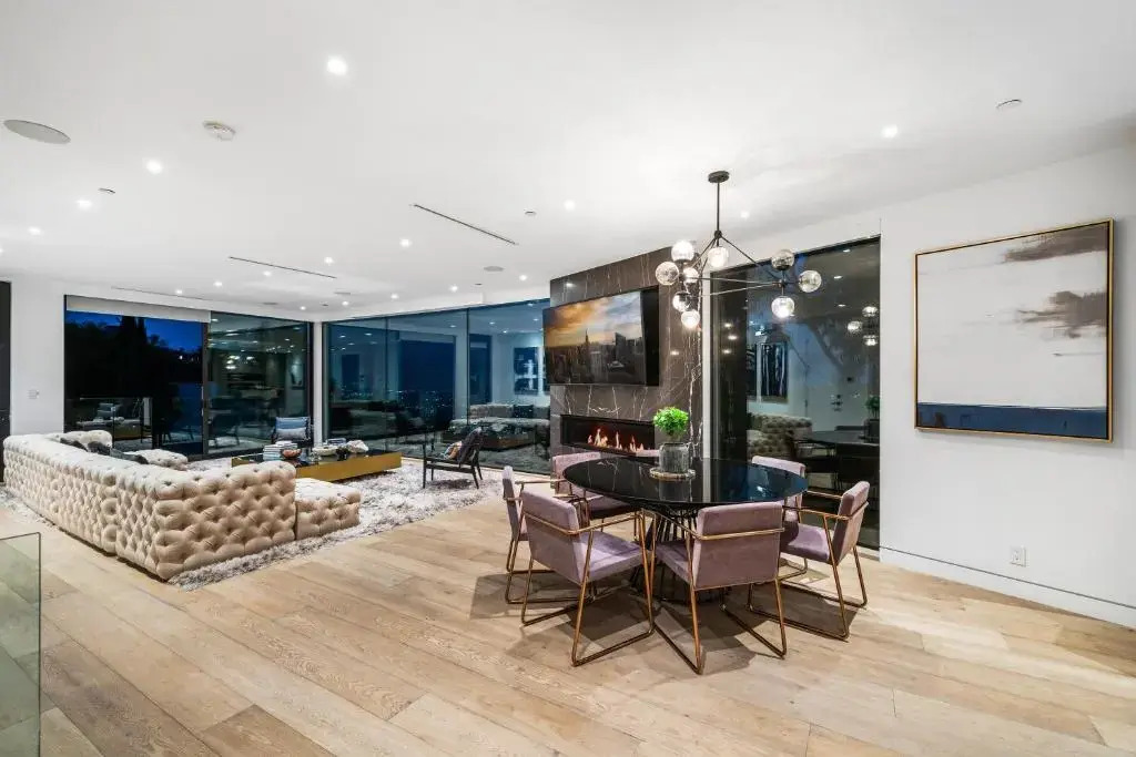 Modern Smart Home With Spectacular Views