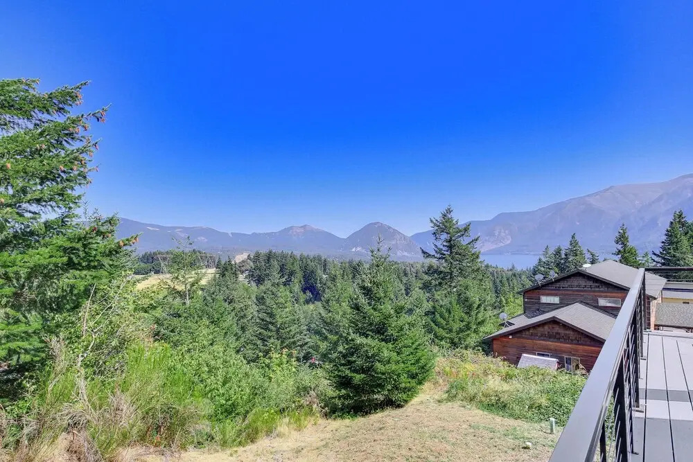 'gorge Retreat' - Modern Carson Home w/ Mtn Views!