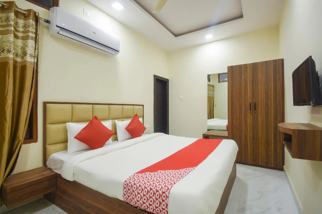 OYO 28789 Hotel Adarsh