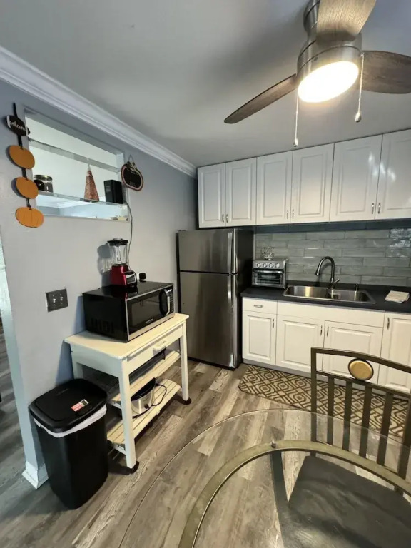Downtown Single Family Modern Bungalow Close To Beaches And Dining 2 Bedroom Home by RedAwning