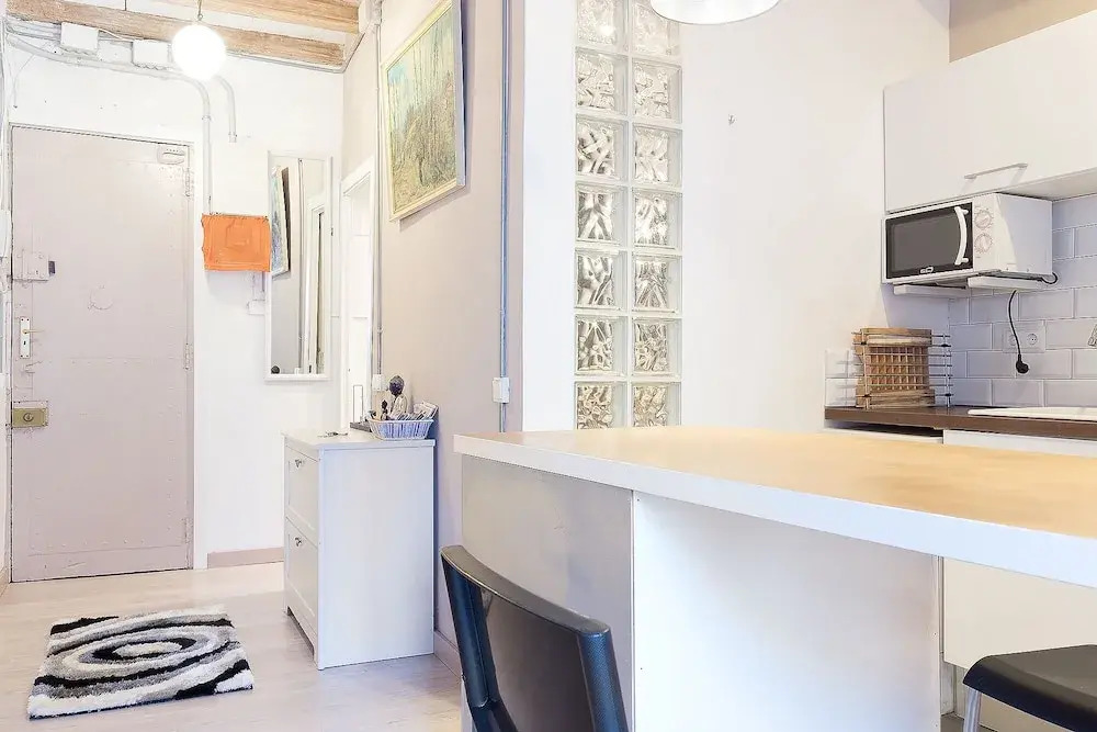 Sunny Retro Flat Balcony in Poble Sec