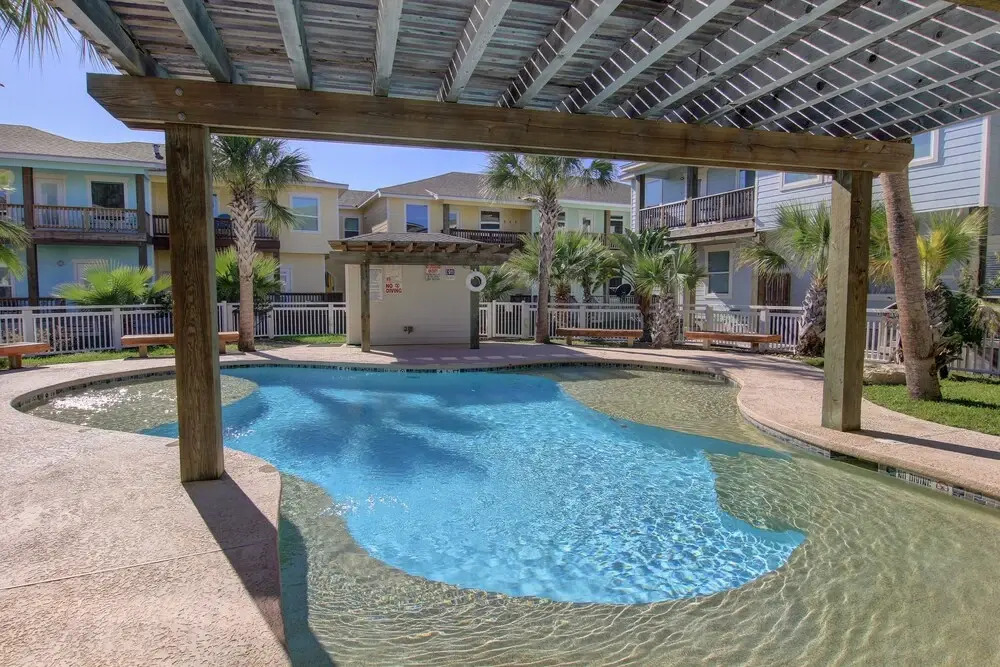 Getaway 3 Bedrooms 3.5 Bathrooms Townhouse