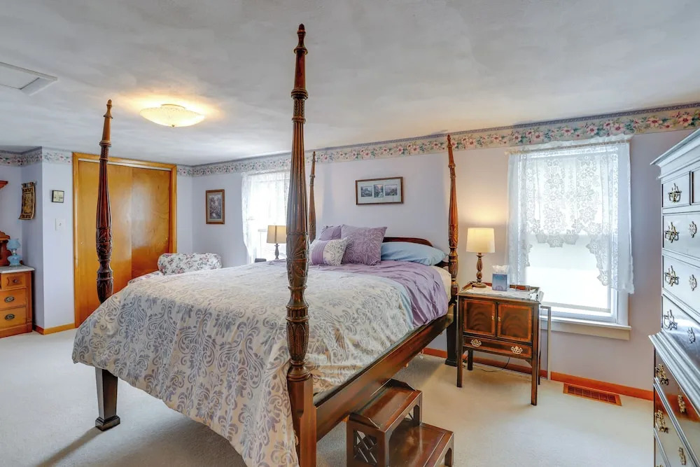 Home w/ Screened-in Porch < 1 Mi to Lake Erie