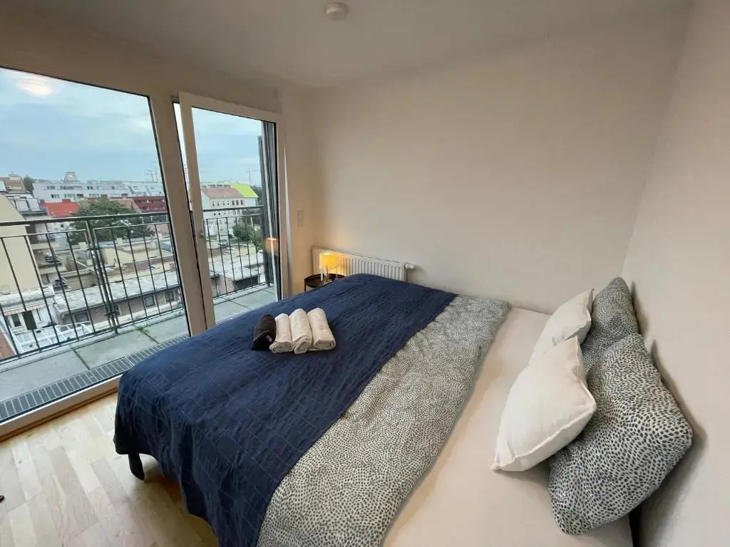 ECA Rooftop Live - Private Rooms & Serviced Apartments
