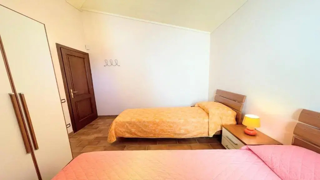 Spoleto Detached Villa Centrally Located - car Unnecessary - Wifi - Sleeps 10