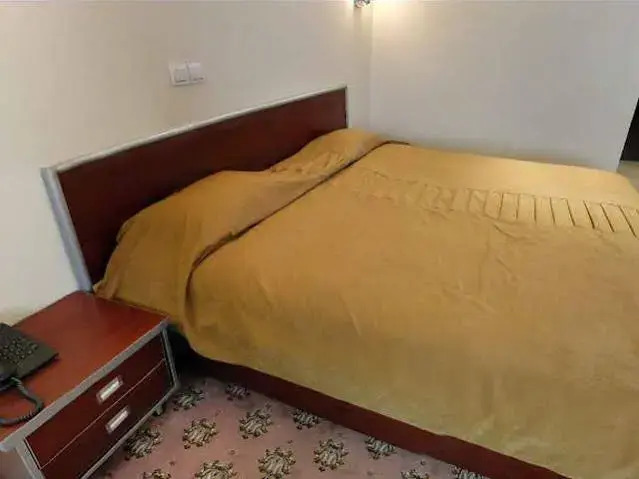 Hotel Piroozy
