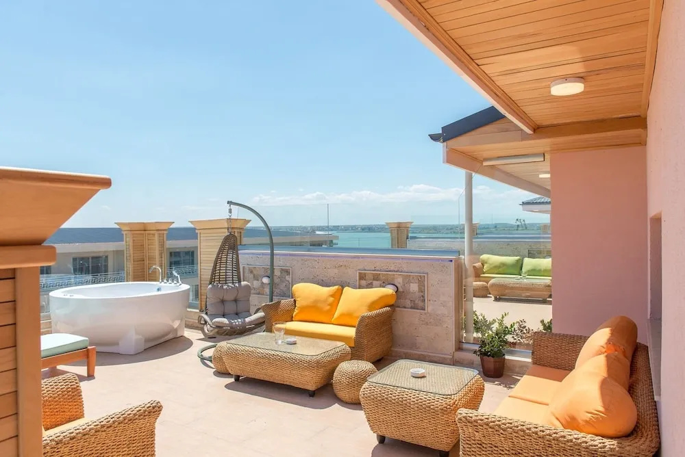 Phoenicia Royal Hotel
