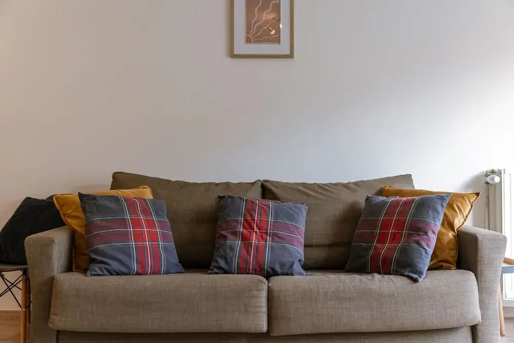 Huswell - Bright Stylish Apartment With Balcony