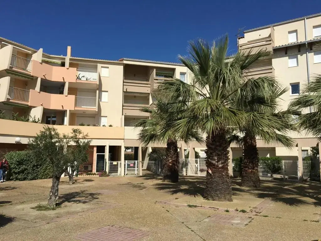 AS8314 - P2 Cabine dans une résidence avec piscine, parking privé et belle vue chenal