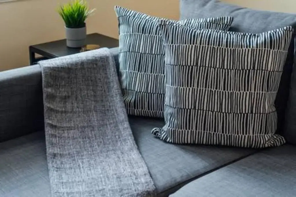 Cozy, Stylish 2BR Apt near O'Hare Int'l Airport