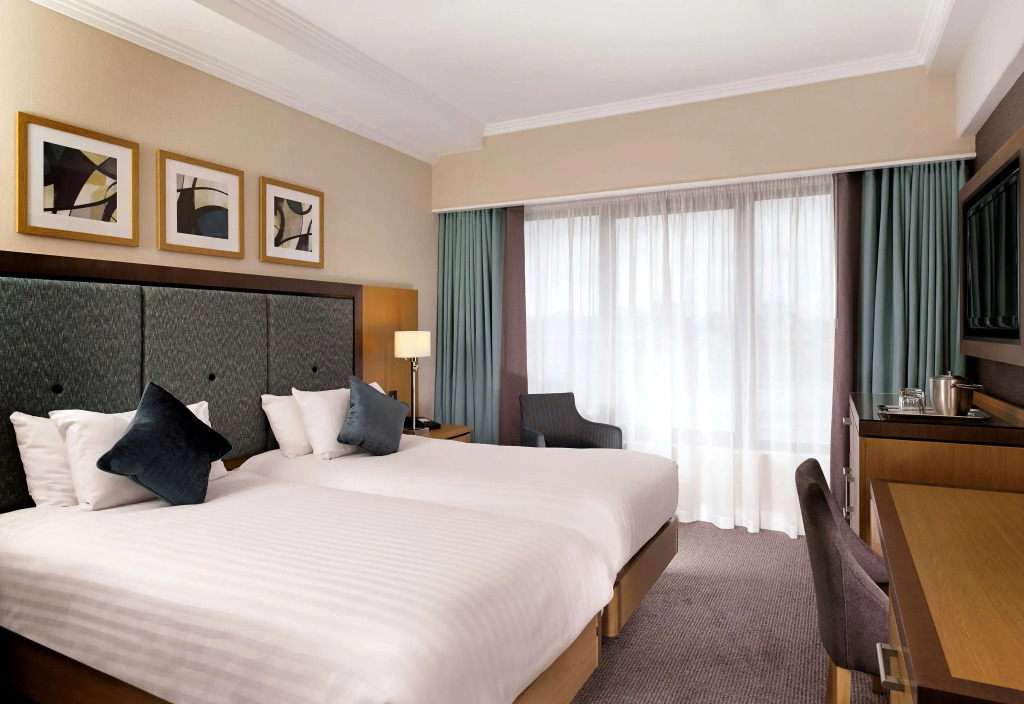 DoubleTree by Hilton London Victoria