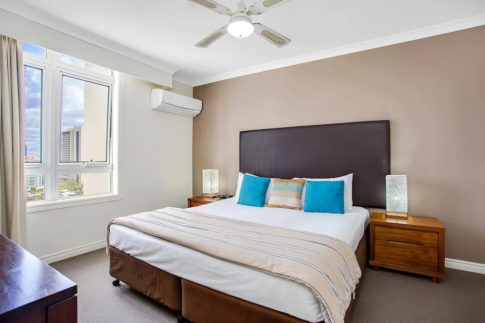 Soul Surfers Paradise 3 Bedroom Beach Apartment