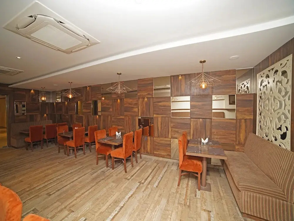 Oyo 7872 Amber Hotel