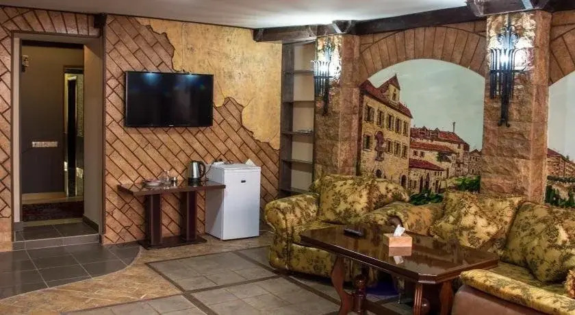 2x2 Cinema-Bar Hotel