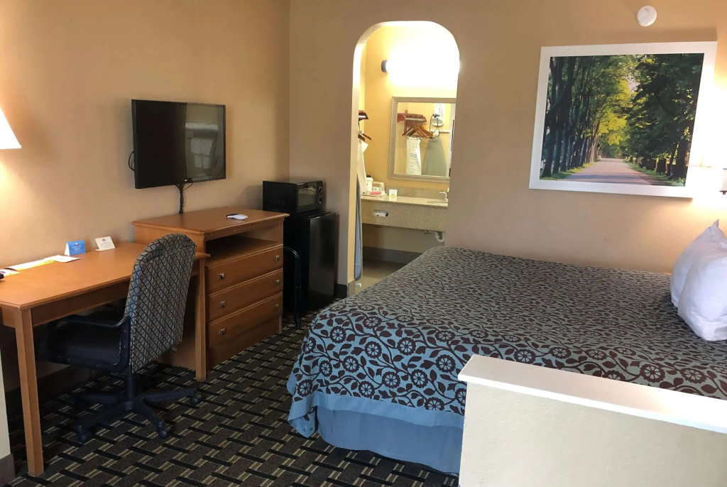 Days Inn by Wyndham Columbus