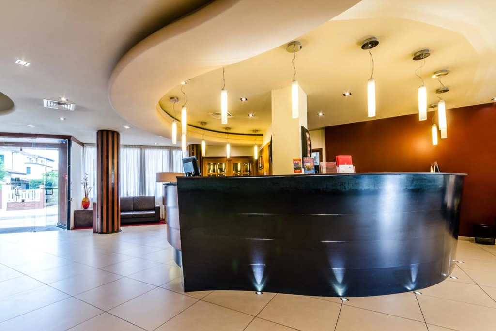 Smart Hotel Holiday