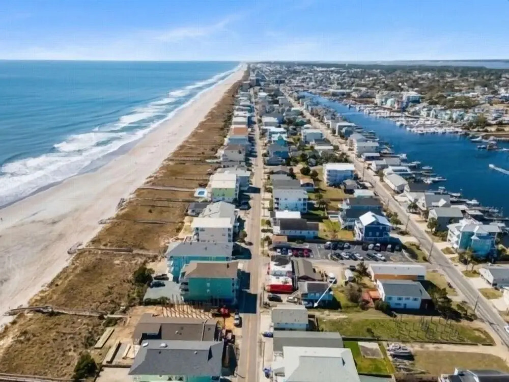 Beach Cabin - Perfect For Your Family Getaway! Pet Friendly! 2 Bedroom Cottage by RedAwning