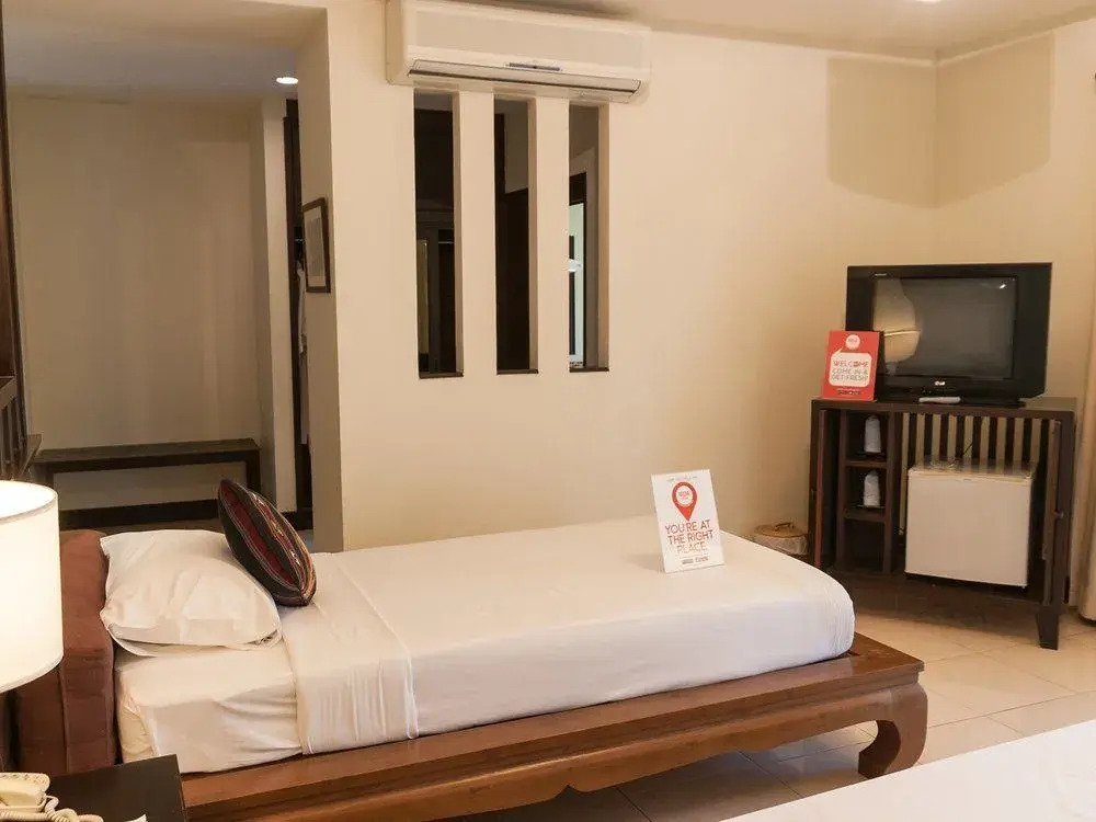 NIDA Rooms Saket Valley 200 Station
