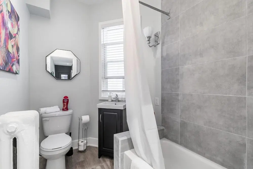 Upscale 2BR Apt - Prime Location w Netflix