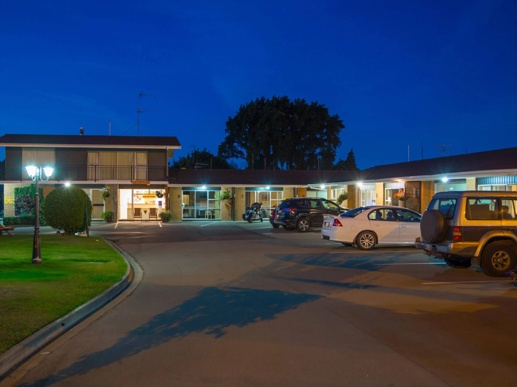 Middle Park Motel