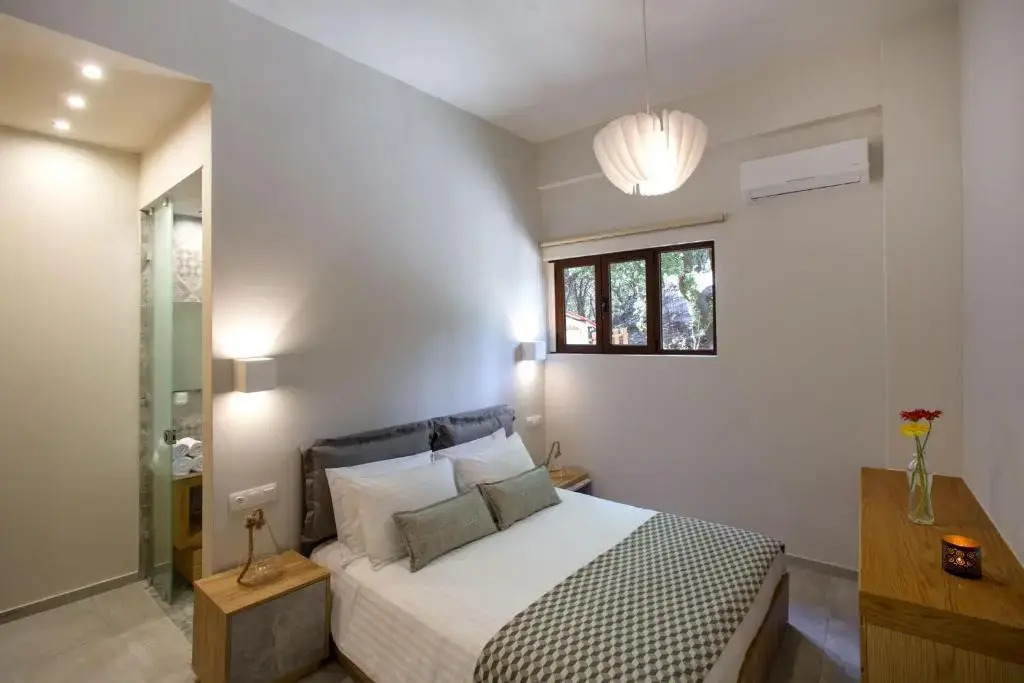 Eumelia Iconic Villa, with Heated Pool & Whirlpool, By ThinkVilla