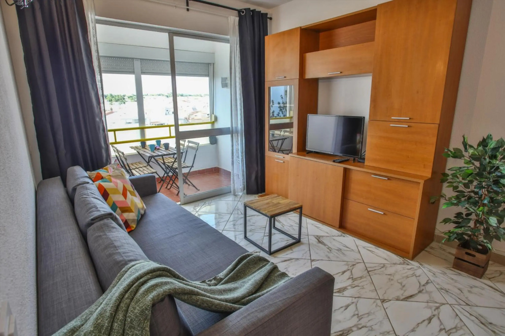 Apartment with balcony, airco & 3 min. from beach