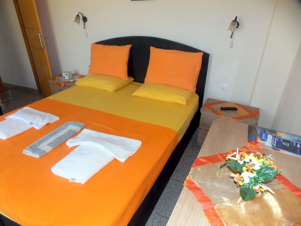 Nikos Apartments