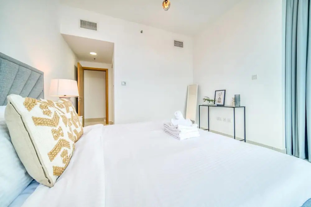 Premium 2BR Apt w Marina Views