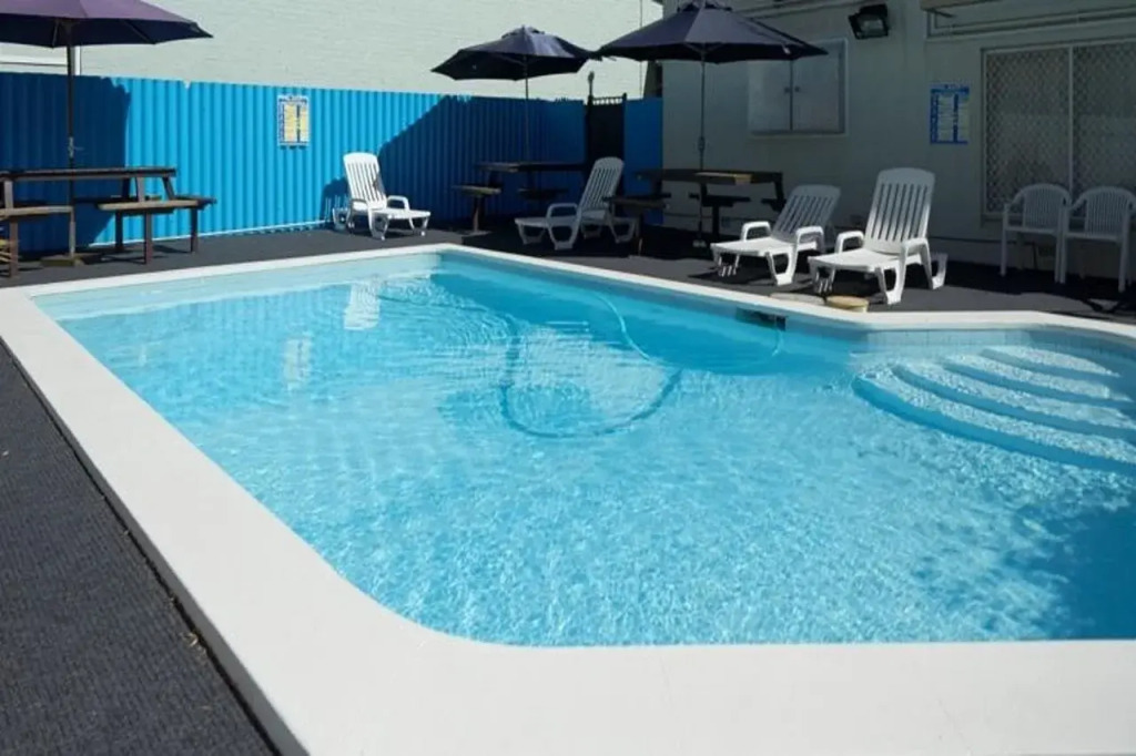 Baileys Parkside Motel by VetroBlu