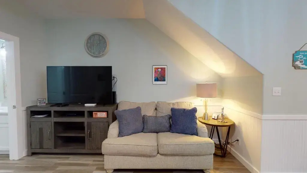 BC106 Stay and play at Twisted Pelican, this cozy home steps from all of the activities in Port A