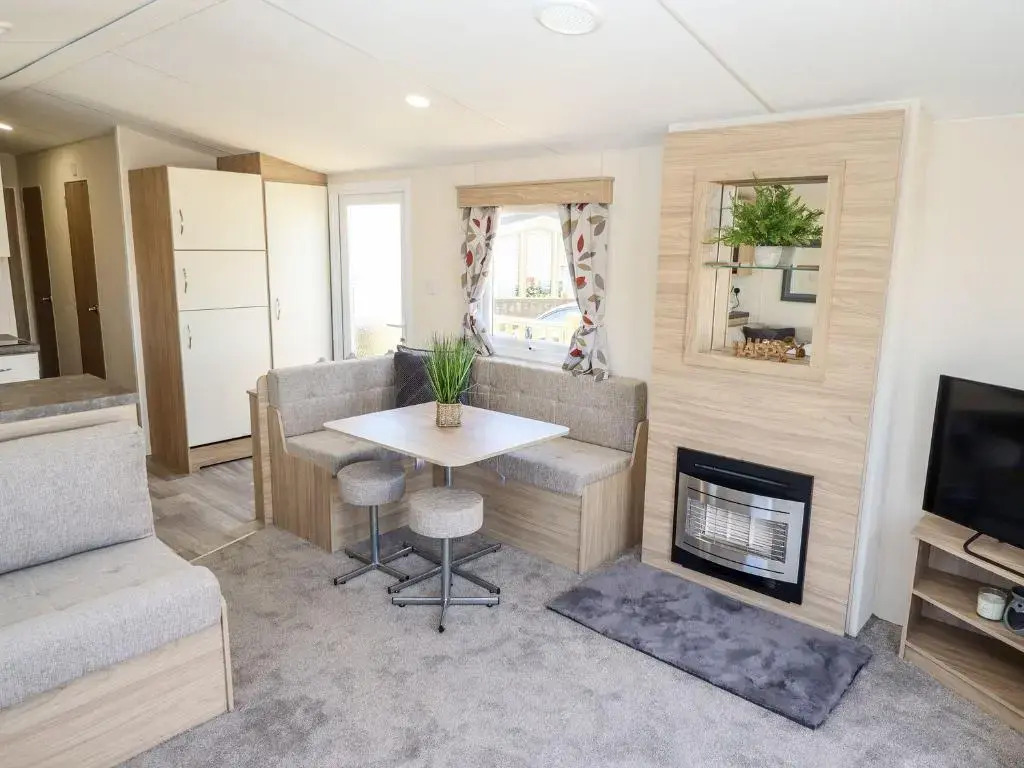 3 Bed New Lodge Sleeps 4 Pets Welcome