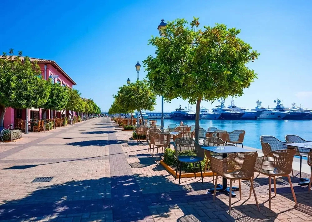 Seaside Escape With Balcony in Paleo Faliro