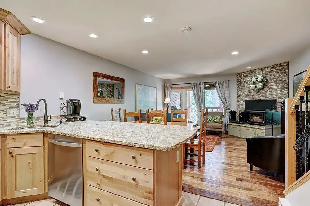 Pinemark Townhomes #11 3 Bedrooms 3 Bathrooms Townhouse