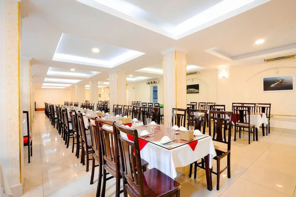 OYO 269 MOET Hotel