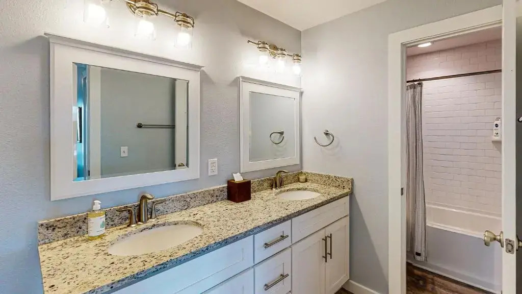 AH-E217 Remodeled Second Floor Condo, Across From The Shared Pool & Hot Tub
