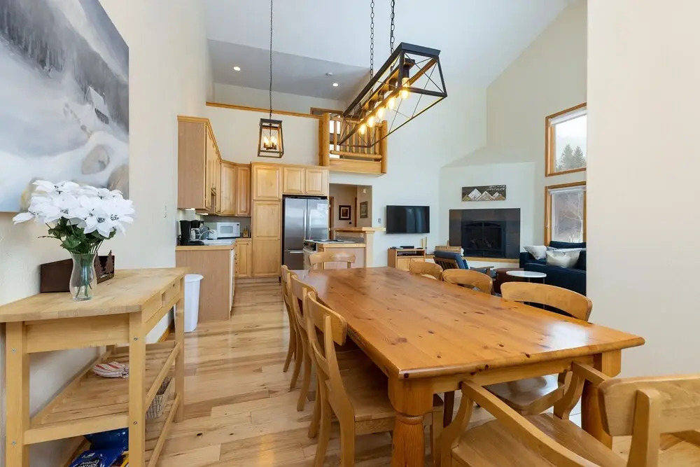 130 Meisel Drive 4 Bedroom Townhouse by RedAwning
