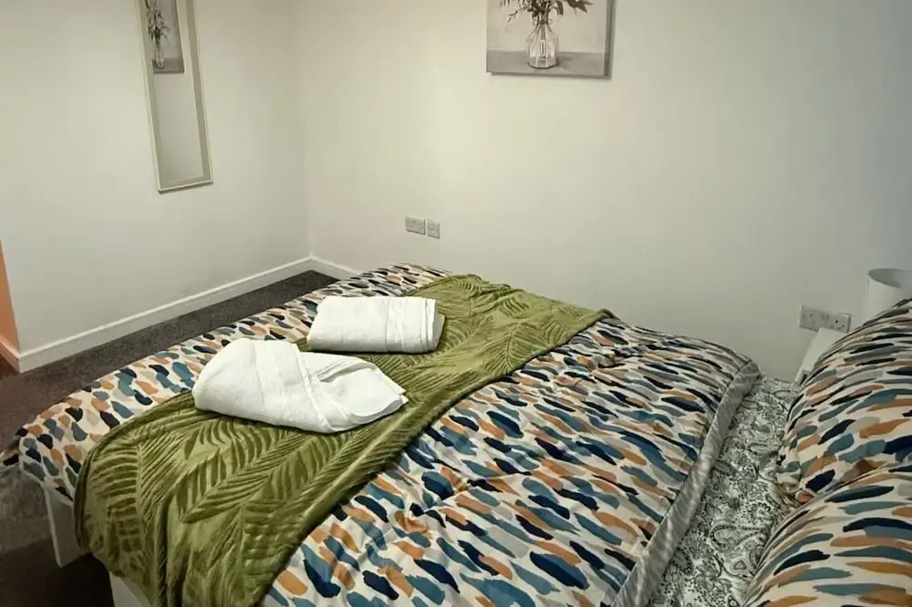 2 Bed - Sleeps 6 - Free Parking