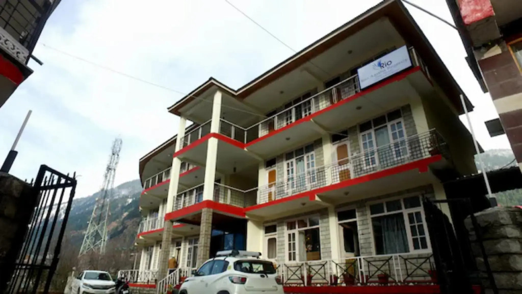 Goroomgo Elena Aastha Regency Manali
