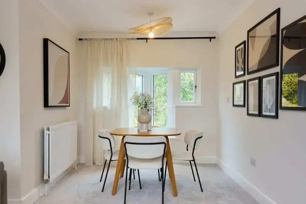 The Isleworth Place - Stunning 1bdr Flat With Balcony