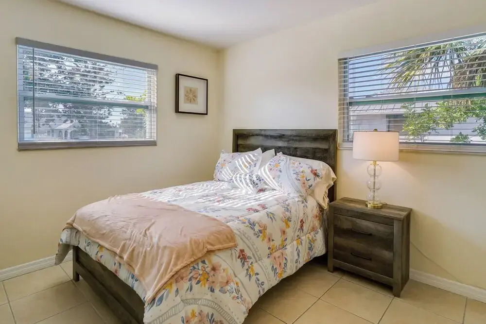Pet-friendly Englewood Home - 4 Mi to Beach!