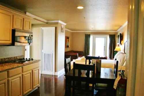 Oasis Suites Hotel