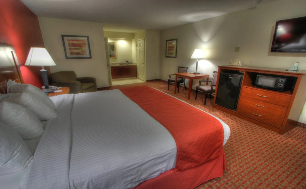 Crossroads Inn & Suites