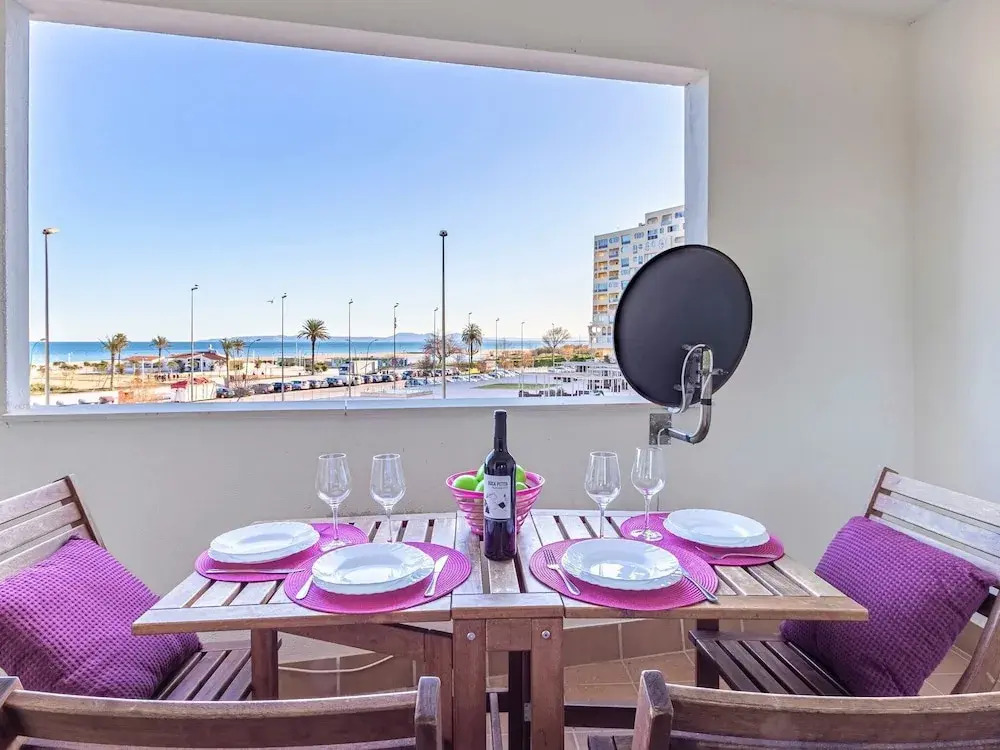 Apartment With 3 Bedrooms, sea Views and Pool