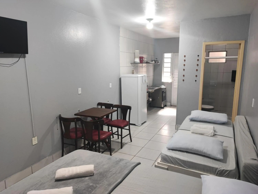 Estúdios Individual na Meia Praia ar, wifi, vaga, cozinha, tv smart - 10 x no cartão sem juros