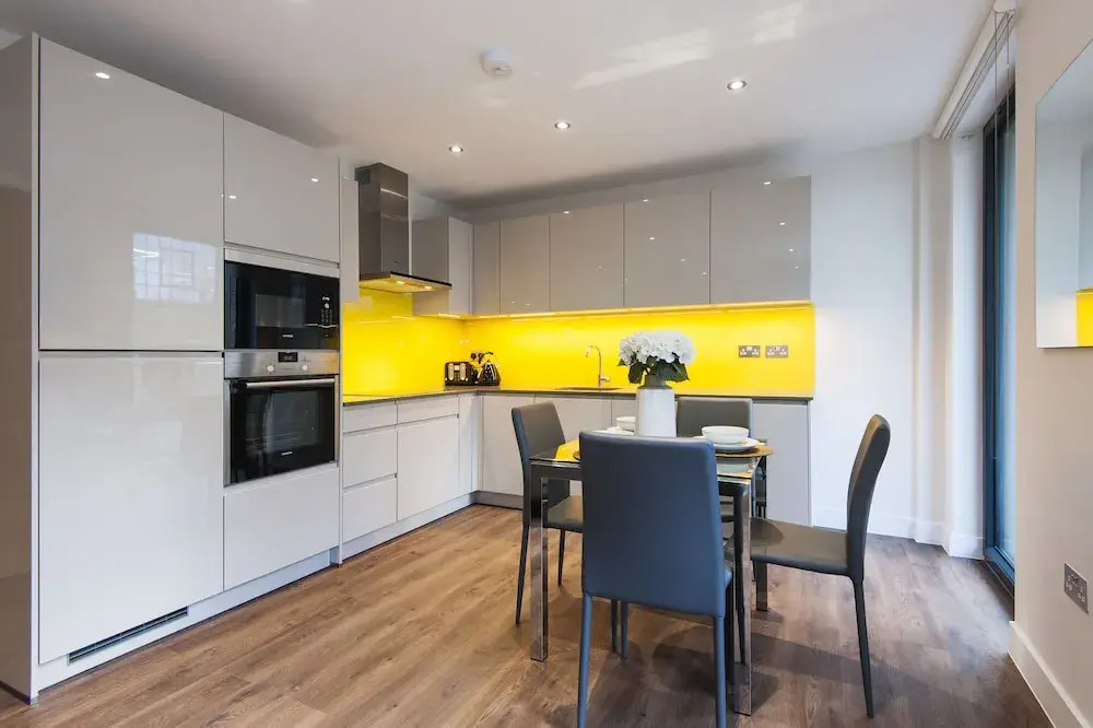 Awesome Aldgate City Apartment