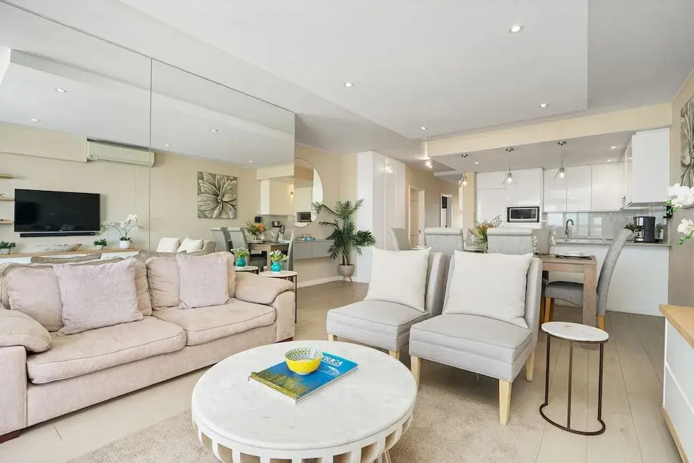 Dolphin Beach H106